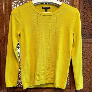 🚺 Banana Republic chartreuse sweater